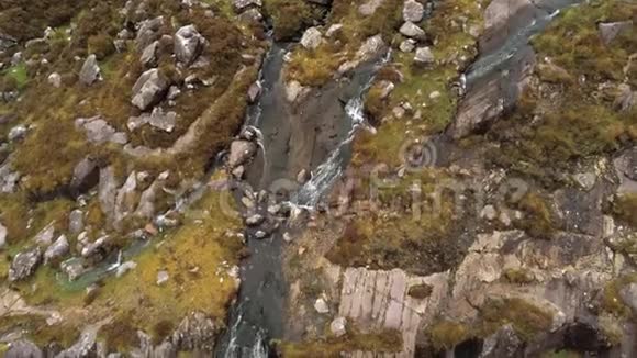 在爱尔兰丁乐半岛康纳湾飞越Torc瀑布视频的预览图