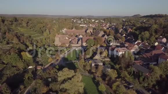 德国Maulbronn古镇和葡萄园的航空全景日志格式视频的预览图