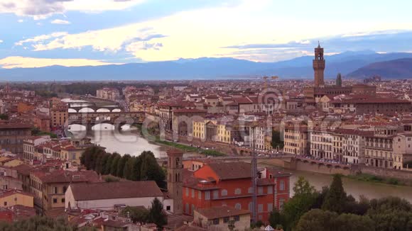 在九月的黄昏中观看佛罗伦萨的中央历史部分意大利视频的预览图