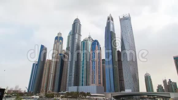 迪拜码头摩天大楼超脱视频的预览图