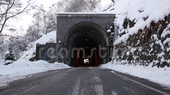 冬景古石隧道伊西路视频的预览图