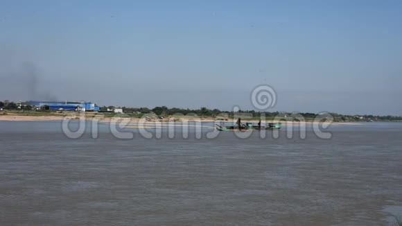 泰国农海湄公河河滨吸沙船视频的预览图