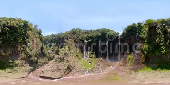 美丽的热带瀑布印度尼西亚vr360CobanSewu视频的预览图