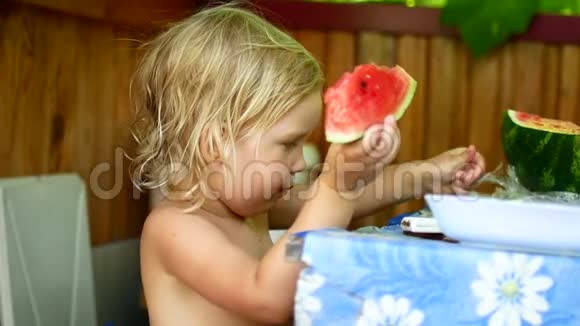 孩子吃西瓜视频的预览图