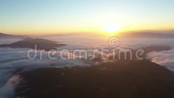 泰国清迈山上云海日出视频的预览图
