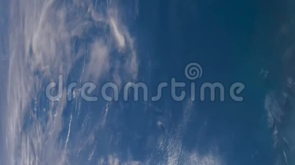 从空间站起飞地球表面的飞行视频的预览图