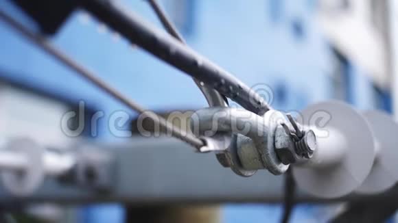 用钢索连接铰链框架金属钉钢绳的连接视频的预览图