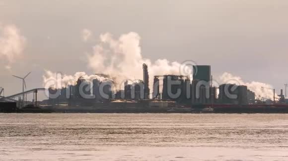 吸烟化工厂视频的预览图