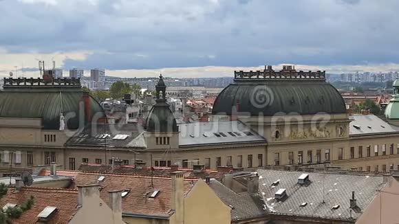 从顶部俯瞰萨格勒布令人惊叹的历史建筑全景视频的预览图