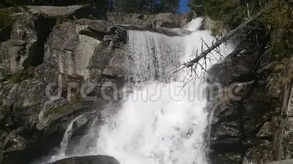 斯台诺沃卡山谷的瀑布视频的预览图