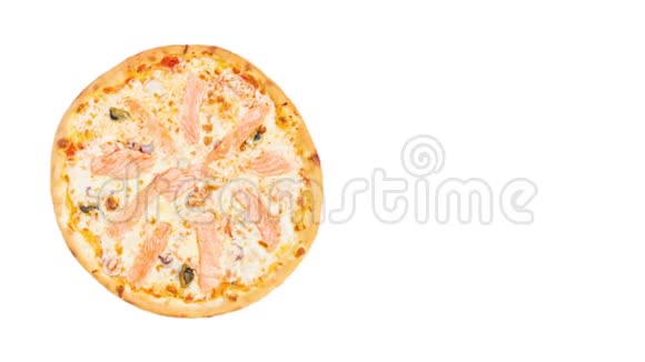 带海鲜的披萨在白色背景上旋转顶部视图文本位置视频的预览图