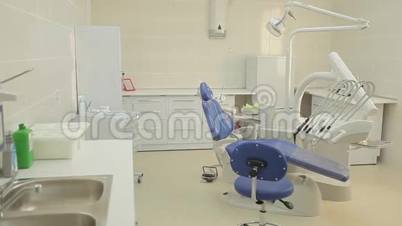 医院的牙科办公室视频的预览图