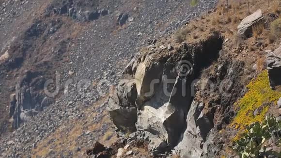 古圣托里尼岛火山岩卡尔德拉残积土地质视频的预览图