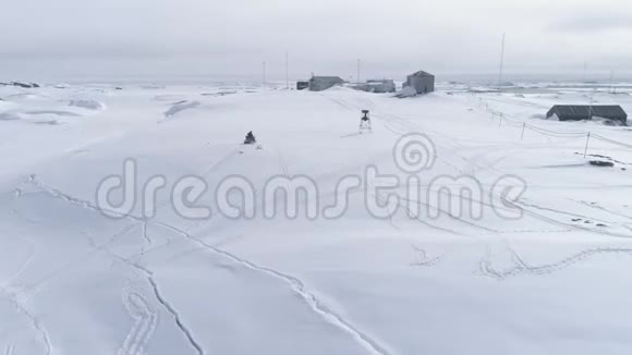 乘雪车的人南极航空飞行视频的预览图