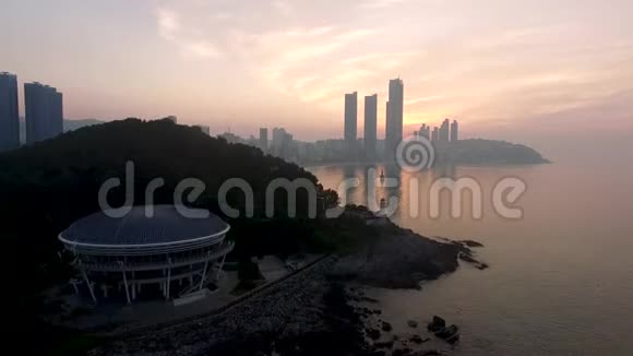 亚洲釜山东白塞姆岛日出视频的预览图