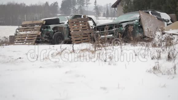 旧拆车冬季汽车拆解视频的预览图