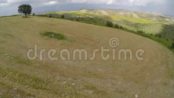 鸟瞰塞浦路斯景观四架直升机捕捉自然之美视频的预览图