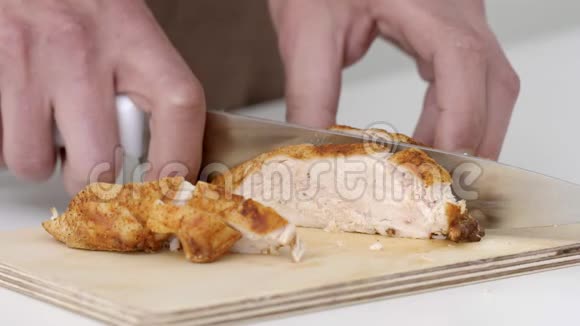 慢动作肉用锋利的刀的广告视频的预览图