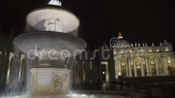 罗马梵蒂冈城圣彼得广场的伯尼尼喷泉意大利地标视频的预览图