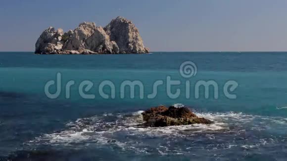海中的悬崖视频的预览图