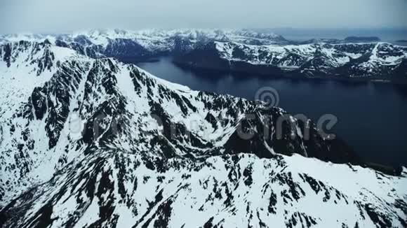 北冰洋的山峰视频的预览图