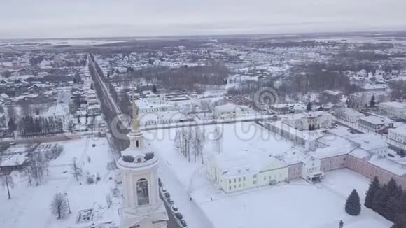 苏兹达尔城拉扎雷夫斯科耶和安提帕斯塔教堂沉积的修道院修女钟楼视频的预览图