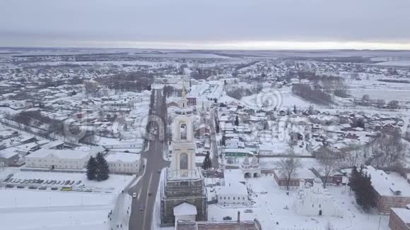 苏兹达尔城拉扎雷夫斯科耶和安提帕斯塔教堂沉积的修道院修女钟楼视频的预览图