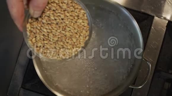 烹饪麦粒桌面视频的预览图