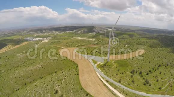 关于塞浦路斯风力发电场的看法能源生产的环保替代品视频的预览图