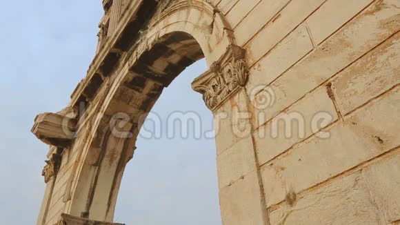 古色古香的雅典哈德良门高大理石墙古老的历史纪念碑视频的预览图