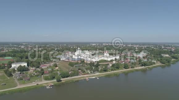 飞越俄罗斯雅罗斯拉夫尔地区罗斯托夫大教堂和克里姆林宫视频的预览图