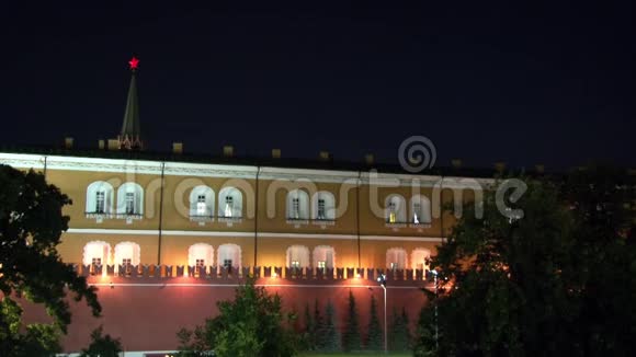 晚上在莫斯科红场的克里姆林宫墙视频的预览图
