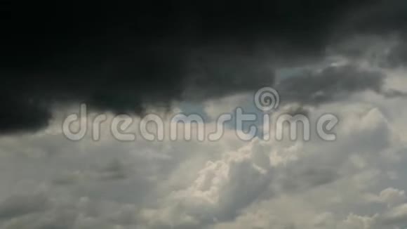 乌云和大雨来袭视频的预览图