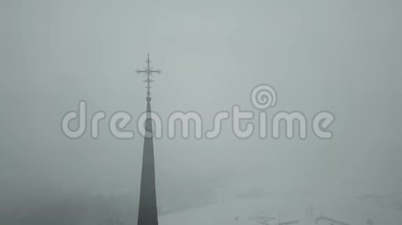 马拉穆雷岛木教堂的空中景观视频的预览图