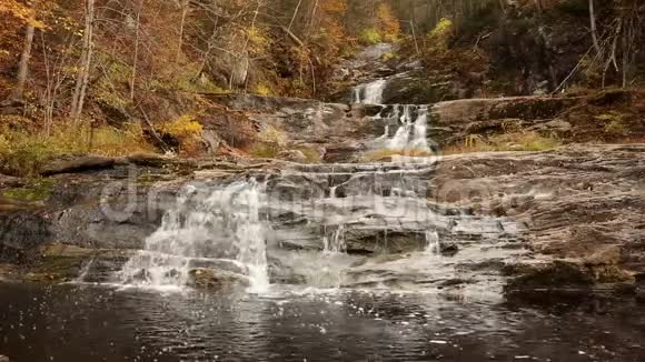 肯特瀑布康涅狄格州肯特市秋天视频的预览图