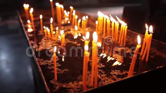 亚美尼亚教堂的蜡烛宗教蜡烛圣诞节火焰光明烛光宗教灵性基督教视频的预览图