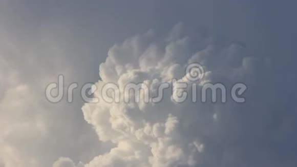 暴雨来临前4k大雨云移动视频的预览图