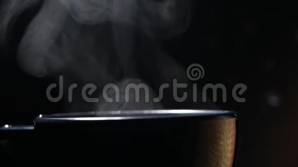 慢动作杯中的热饮蒸汽视频的预览图
