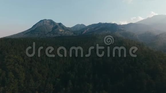 空中森林和山视频的预览图