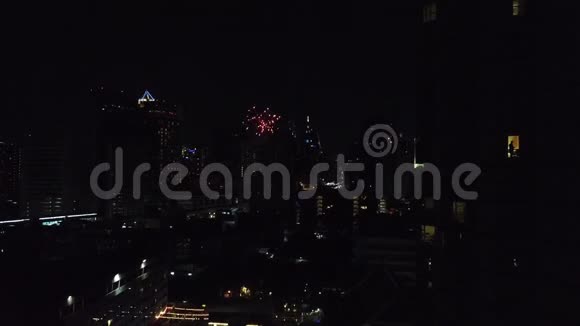 泰国新年烟火庆祝活动视频的预览图