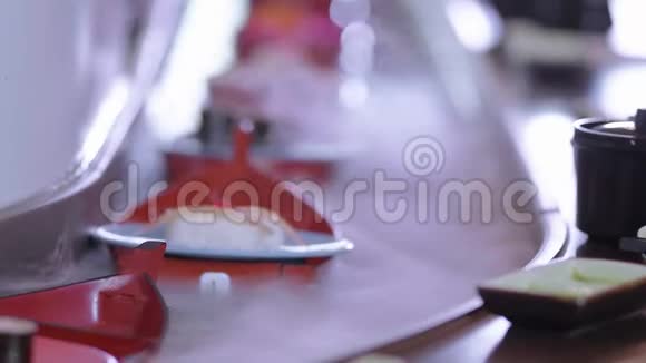 经营寿司自助餐苏希在船上翻滚视频的预览图