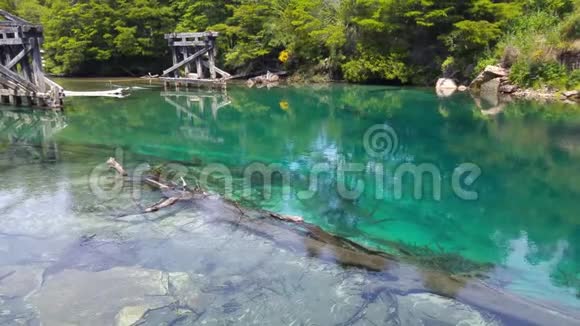 绿色的河流在去7个湖的路上阿根廷巴里洛切视频的预览图