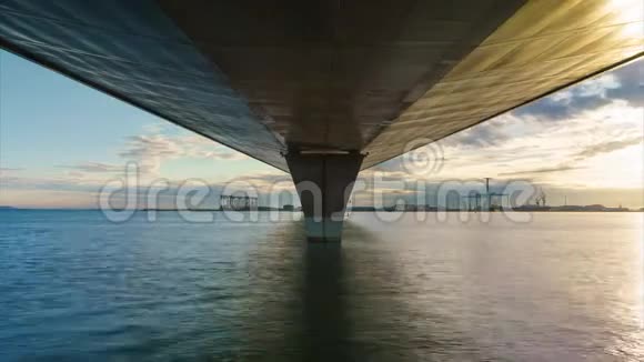 1812年宪法桥下卡迪斯西班牙时间流逝视频的预览图