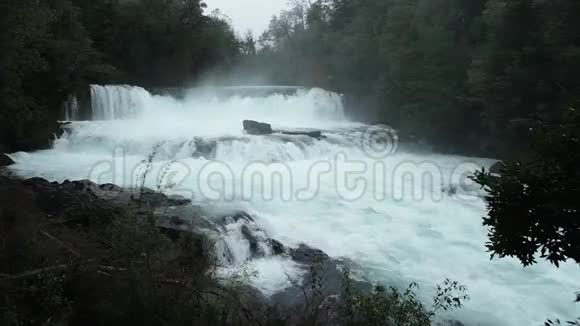 智利拉莱奥纳瀑布视频的预览图
