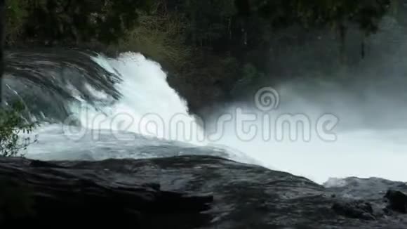 智利拉莱奥纳瀑布视频的预览图