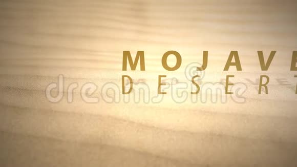 用文字滑过温暖的沙漠沙丘莫哈韦沙漠视频的预览图