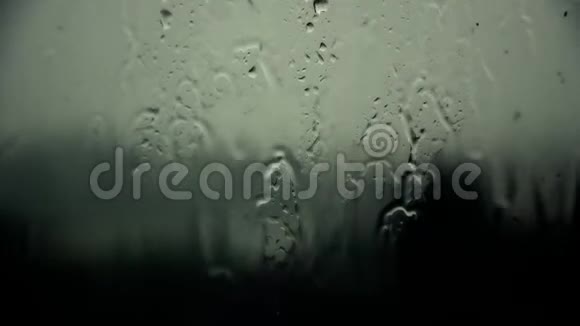 外面下雨浪漫大自然大雨23视频的预览图