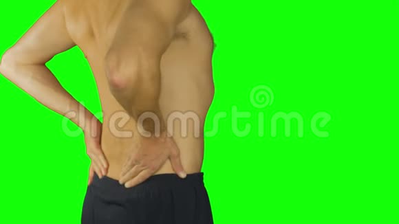 白白种人擦着下背部背痛和背部问题软骨症视频的预览图
