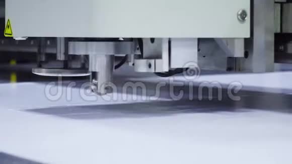 工业设备工具折痕折切包装视频的预览图