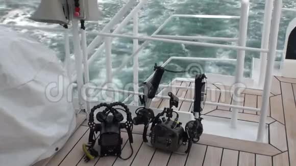 北冰洋游艇甲板水下视频摄像机视频的预览图